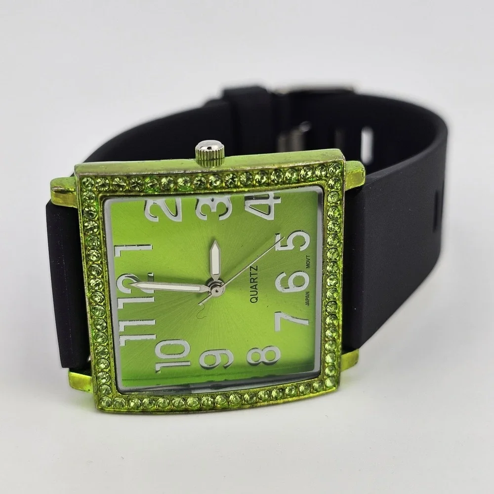 32MM Women's Watch Green‎ Dial New Black Plastic Bands New Battery